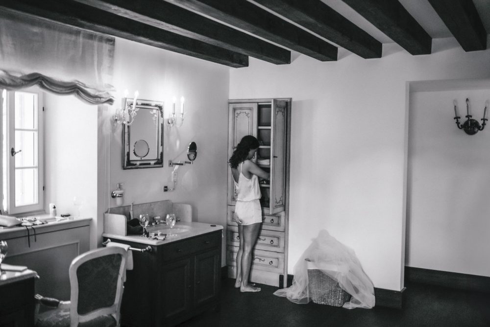 Bride getting ready at Martinis Marchi