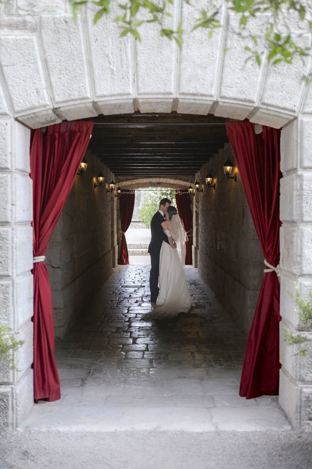 Bride and groom at Fort George Vis