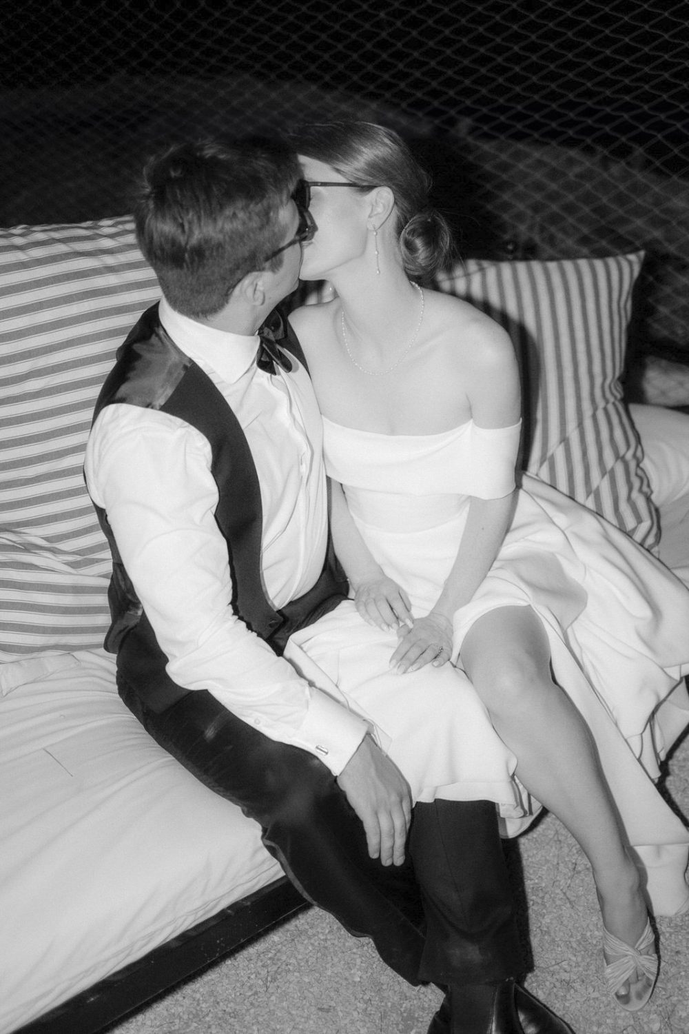 Newlyweds kissing at Fort George Vis