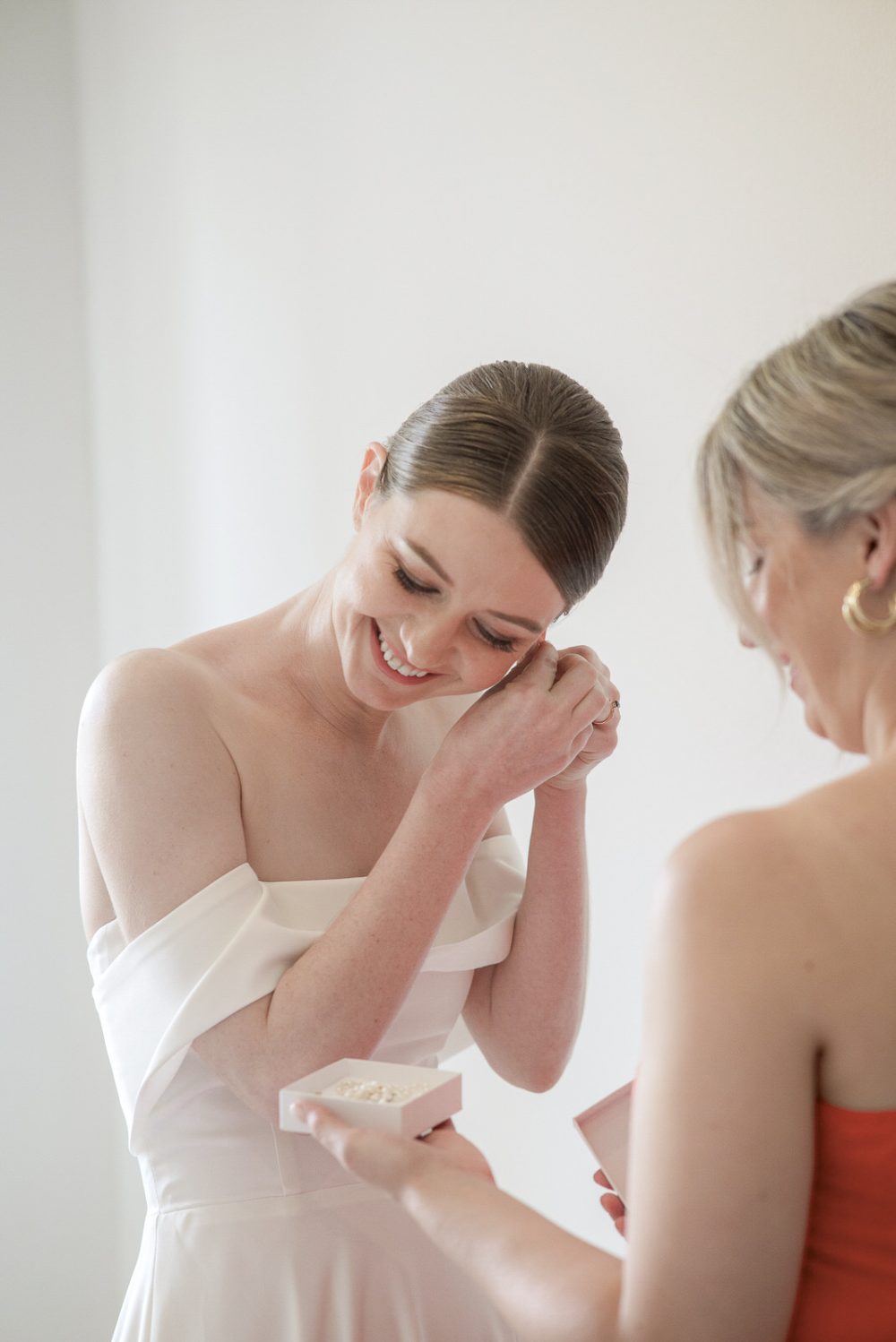 Bride getting ready in Vis